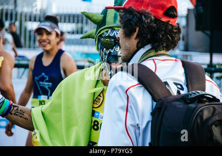 Lima, Peru - 20. Mai 2018: Marathon Lima 42k, Sportveranstaltung, die Athleten sammelt aus der ganzen Welt. Der exzentrische Sportler Stockfoto