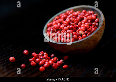 Roter Pfeffer, Schinus terebinthifolius, Brasilianischer Pfefferbaum Stockfoto