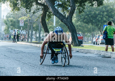 Lima, Peru - 20. Mai 2018: Marathon Lima 42k, Sportveranstaltung, die Athleten sammelt aus der ganzen Welt. Athleten im Rollstuhl. Stockfoto