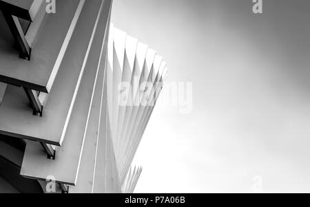 Reggio Emilia, Italien, Mai 2018: die architektonischen Details des Mediopadana Hochgeschwindigkeitszuges Bahnhof entworfen von spanischen Architekten Santiago Calatrava. Stockfoto