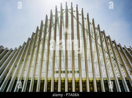 Reggio Emilia, Italien, Mai 2018: die architektonischen Details des Mediopadana Hochgeschwindigkeitszuges Bahnhof entworfen von spanischen Architekten Santiago Calatrava. Stockfoto