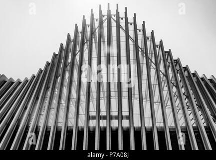 Reggio Emilia, Italien, Mai 2018: die architektonischen Details des Mediopadana Hochgeschwindigkeitszuges Bahnhof entworfen von spanischen Architekten Santiago Calatrava. Stockfoto