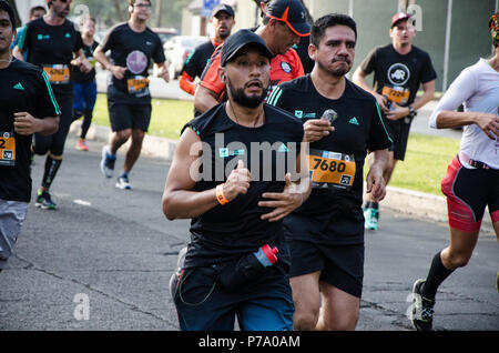 Lima, Peru - 20. Mai 2018: Marathon Lima 42k, Sportveranstaltung, die Athleten sammelt aus der ganzen Welt. Athleten in der volle Marathon Stockfoto