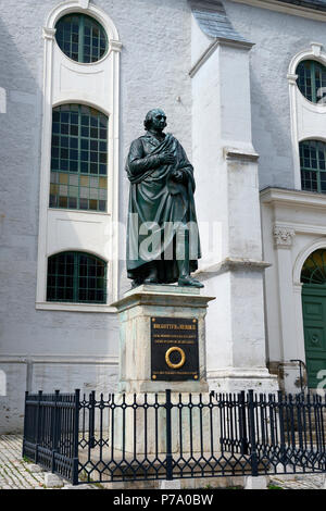 Denkmal für Johann Gottfried Herder, vor Stadtkirche St. Peter und Paul, Herderkirche, Weimar, Thüringen, Deutschland Stockfoto