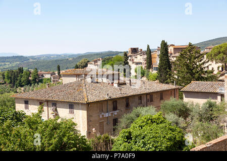 In San Gimignano, ein Blick auf die toskanischen Dächer aus der City Tour (Provinz Siena - Italien). Ein San Gimignano, vue sur les Toits depuis le tour de Ville ( Stockfoto