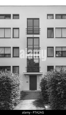 Stuttgart, Weissenhofsiedlung. Garten Blick auf das Haus, 1927 erbaut von Ludwig Mies van der Rohe. Stockfoto