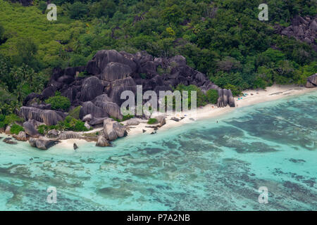 Luftaufnahme von der Anse Source D'Argent auf La Digue, Seychellen im Indischen Ozean. Stockfoto