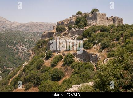 Eine atemberaubende Aussicht auf die alten Nimrod Festung auf den Norden Israels, auf den Golanhöhen. Nimrod, Israel, August 2012. Der Norden Israels Stockfoto