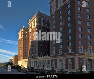 In Syracuse, New York, USA. Juli 1, 2018. Der Eingang zu den Marriott Syracuse, zuvor das Hotel Syrakus, vor kurzem in den ursprünglichen 192 wiederhergestellt Stockfoto