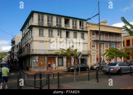 Verschiedene Gebäude, Rue de la Liberte, Fort de France, Martinique, Karibik Stockfoto
