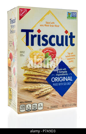 Winneconne, WI - 1. Juli 2018: Eine Box von Nabisco Triscuit original Cracker auf einem isolierten Hintergrund. Stockfoto