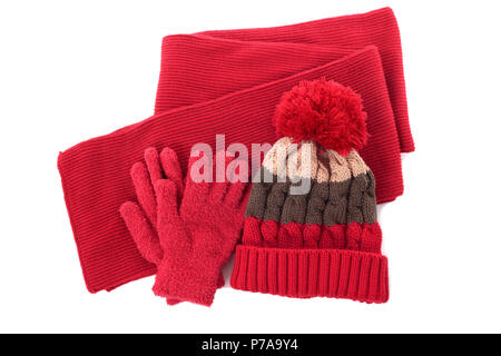 Red Winter gestrickt Bommel Mütze, Schal und Handschuhe auf weißem Hintergrund Stockfoto