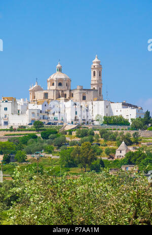Locorotondo (Apulien, Italien) - Die wunderschöne weiße Stadt in der Provinz von Bari, unter den Top 10 der schönsten Dörfer im Süden Italiens gewählt. Stockfoto