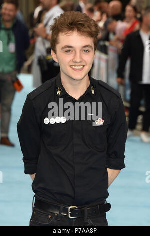 London, Großbritannien. 4. Juli 2018. Spike weiß die Teilnahme an der Premiere von 'Schwimmen mit Männern" im Curzon Mayfair London 4. Juli 2018 Credit: Peter Phillips/Alamy leben Nachrichten Stockfoto