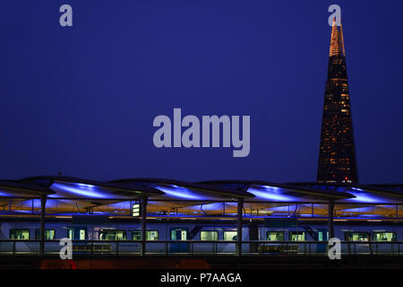 London, Großbritannien. 4. Juli 2018. Blick auf den Shard bei Nacht von Blackfriars Bridge. Foto Datum: Mittwoch, 4. Juli 2018. Credit: Roger Garfield/Alamy leben Nachrichten Stockfoto