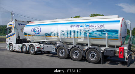 Skibbereen, West Cork, Irland. 5. Juli 2018. Philip Ryan seinen Wasser Tanker, die hält 32 tausend Liter, vor Auslieferung an Ring in der Nähe von Clonakilty. Er ist zurzeit 5 Tanker lädt ein Tag während der Dürre dauert. Credit: aphperspective/Alamy leben Nachrichten Stockfoto