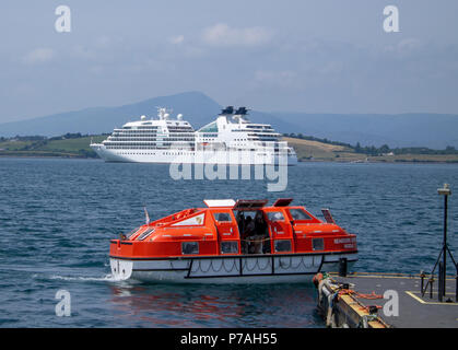 Bantry, West Cork, Irland. 5. Juli 2018. MV Seabourn Quest glänzt Weiß unter einem anderen glorreichen Nachmittag Sonne. Das Schiff besucht derzeit Bantry in West Cork auf einen Tag vor dem Besuch besuchen Sie Limerick und Galway. Die 450 Passagiere und 198 Meter in der Länge, das Schiff wird derzeit von Seabourn Cruise Line. . Credit: aphperspective/Alamy leben Nachrichten Stockfoto