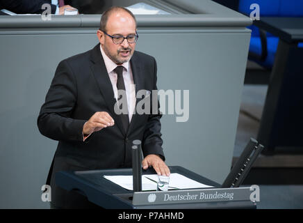 Berlin, Deutschland. 05. Juli 2018. Uwe Witt (AfD) sprechen während der Plenarsitzung im Deutschen Bundestag. Quelle: Bernd von Jutrczenka/dpa/Alamy leben Nachrichten Stockfoto