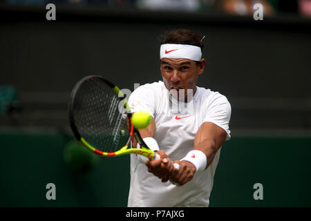 London, England - Juli 5, 2018. Wimbledon Tennis: Rafael Nadal aus Spanien während seines zweiten runden Match gegen Mikhail Kukushkin von Kasachstan. Quelle: Adam Stoltman/Alamy leben Nachrichten Stockfoto