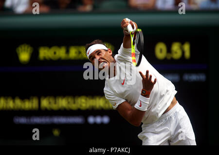 London, England - Juli 5, 2018. Wimbledon Tennis: Rafael Nadal aus Spanien während seines zweiten runden Match gegen Mikhail Kukushkin von Kasachstan. Quelle: Adam Stoltman/Alamy leben Nachrichten Stockfoto