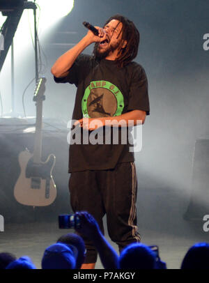 Milwaukee, Wisconsin, USA. 3. Juli 2018. Rap artist J.Cole führt live am Henry Maier Festival Park während des Sommerfests in Milwaukee, Wisconsin. Ricky Bassman/Cal Sport Media/Alamy leben Nachrichten Stockfoto