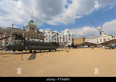 London, Großbritannien. 5. Juli 2018. RAF 100 Flugzeuge Tour London, Horse Guards, Whitehall, Westminster, London, UK, 05. Juli 2018, Foto von Richard Goldschmidt, um des 100. Jahrestages der Errichtung der Royal Air Force RAF 100 Flugzeuge Tour ist eine öffentliche Anzeige von Ikonischen RAF-Flugzeuge in Stadt Positionen um das Land feiern. Credit: Rich Gold/Alamy leben Nachrichten Stockfoto