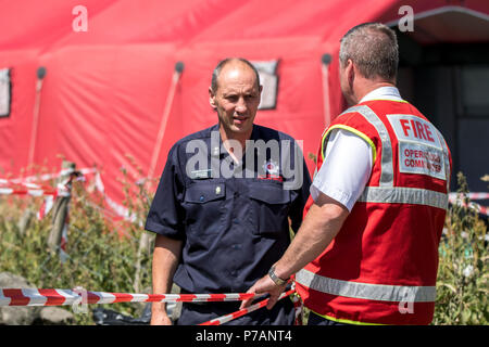 Winter Hill Feuer, Lancashire, UK. Lancs Feuer und Rettung Crew Manager Dave Cook und Leiter der Abteilung Entwicklung Ben Norman Credit: Benjamin Wareing/Alamy leben Nachrichten Stockfoto