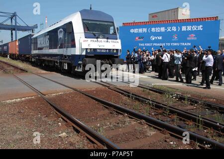 Peking, China. 19. Juli 2017. Foto am 19. Juli, 2017 zeigt ein Güterzug verlassen für China Yiwu, in Prag, Tschechische Republik. Mit Xinhua Schlagzeilen: China stärker Nachricht für den freien Handel zu liefern als Premier Li Europa zu Besuch. Credit: Kesnerova/Xinhua/Alamy leben Nachrichten Stockfoto