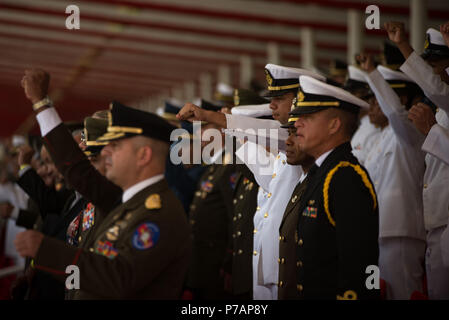 Caracas, Venezuela. 5. Juli 2018. Venezolanische Militär in der Zeremonie für die 207 Jahre der Unabhängigkeit Venezuelas teilnehmen, am Fort Tiuna in der Stadt Caracas. Credit: Marcos Salgado/Alamy leben Nachrichten Stockfoto