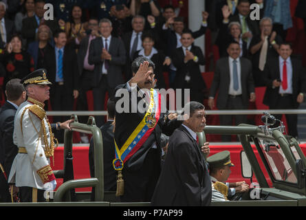 Caracas, Venezuela. 5. Juli 2018. Venezuelas Präsident Nicolás Maduro beteiligt sich an der Zeremonie für die 207 Jahre der Unabhängigkeit Venezuelas, am Fort Tiuna in der Stadt Caracas. Credit: Marcos Salgado/Alamy leben Nachrichten Stockfoto