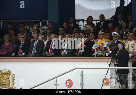 Caracas, Venezuela. 5. Juli 2018. Venezuelas Präsident Nicolás Maduro beteiligt sich an der Zeremonie für die 207 Jahre der Unabhängigkeit Venezuelas, am Fort Tiuna in der Stadt Caracas. Credit: Marcos Salgado/Alamy leben Nachrichten Stockfoto