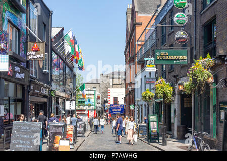 Cafés und Bars auf der Krone Gasse, Temple Bar, Dublin, Provinz Leinster, Republik von Irland Stockfoto