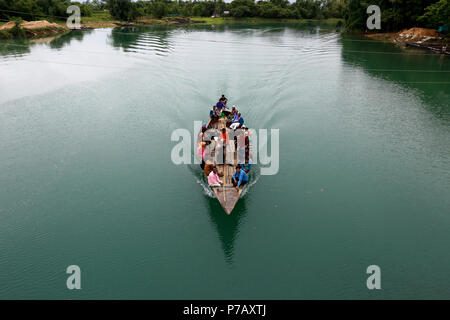 Ein Fahrgastschiff auf dem Shari River, Goainghat, Sunamganj, Bangladesch. Stockfoto