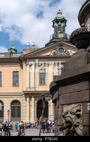 Brunnen und Nobel Museum, Stortorget, Gamla Stan, Stockholm, Schweden Stockfoto