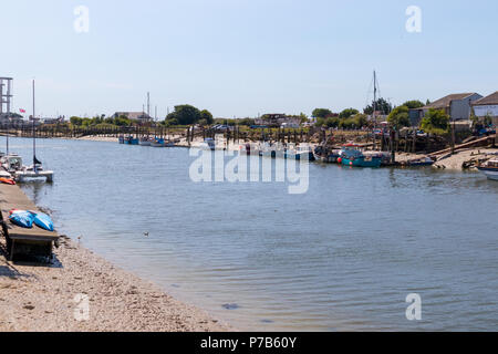 LITTLEHAMPTON, WEST SUSSEX/UK - 3. JULI: Blick auf den Fluss Arun Mündung in Littlehampton am 3. Juli 2018 Stockfoto