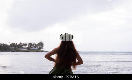 Hawaii Hula Tänzer im Kostüm tanzen Stockfoto