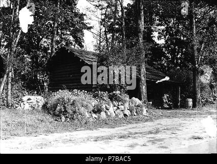 . Englisch: Job Carr Kabine, Point Defiance Park, Tacoma, Washington, Ca. 1919. Englisch: 1865 Erbaut, wurde es demontiert und wieder aufgebaut im Park 1918. Auf der Hülse der Negativen: Kabine in NW ältesten Protokolldateien an Pt. Defiance Park Themen (LCTGM): Blockhütten - Washington (State) - Tacoma; Parks - Washington (State) Themen (LCSH): Point Defiance Park (Tacoma, Washington), Tacoma (Washington) - Gebäude, Strukturen, etc. ca. 1919 47 Job Carr Kabine, Point Defiance Park, Tacoma, Washington, ca 1919 (BAR 48) Stockfoto