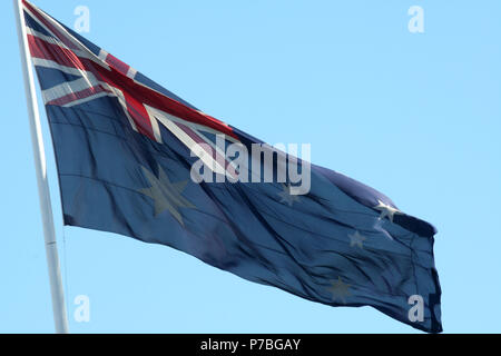 Die Australische Flagge weht im Wind, Sydney, Australien Stockfoto