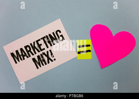 Handschrift Text schreiben Marketing Mix Motivationale nennen. Konzept Bedeutung Maßnahmen zur Marke Produkt fördern, Markt gleich Symbol Haftnotizen Herz l Stockfoto