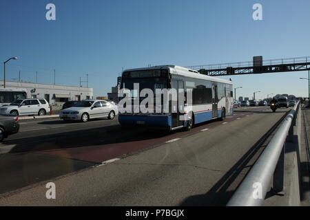 Am frühen Morgen den Verkehr auf dem Bradfield Highway, Sydney, New South Wales, Australien Stockfoto