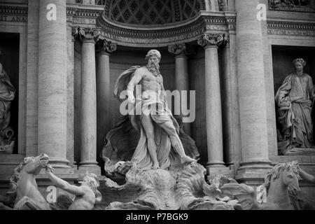 Skulptur in Schwarz und Weiß in Rom Stockfoto