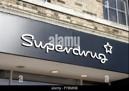 Bury St Edmunds, Großbritannien - 16 Februar 2018: Das Äußere eines Superdrug store in Bury St Edmunds Stockfoto