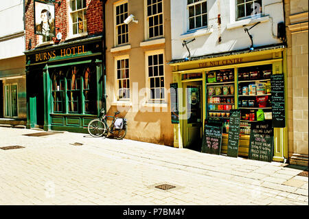 Burns Hotel und die Mutter der Center Market Street, York, England Stockfoto