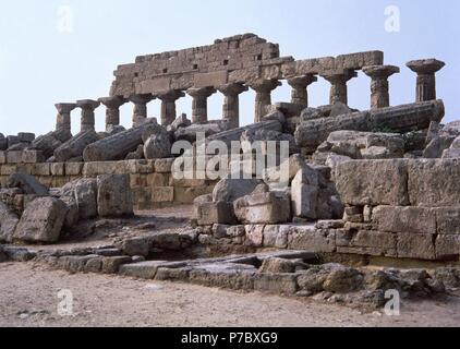 Magna Graecia. Selinunte. Antike griechische Stadt. Akropolis. Tempel-C. Apollo gewidmet. 6. Jahrhundert vor Christus. Sizilien. Italien. Stockfoto