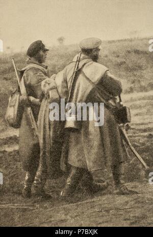 Russisch-japanischen Krieg (1904-1905). Scharmützel bei shaho am 10. Dezember 1904. Russische Soldaten mit einem verwundeten Kameraden. Die künstlerische Darstellung. Stockfoto