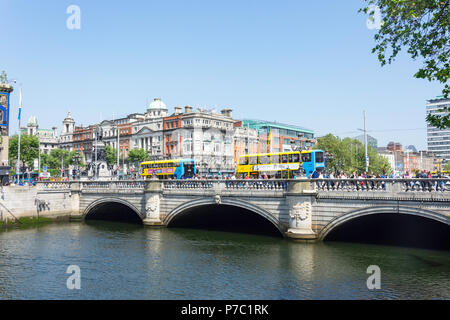 Die O'Connell Brücke über den Fluss Liffey und die O'Connell Street, Dublin, Provinz Leinster, Republik von Irland Stockfoto