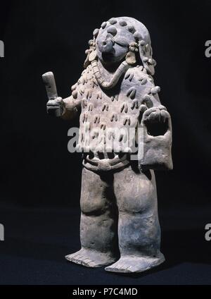 Präkolumbische Kunst. Pre-Inka. Jama-Coaque Kultur. 500 V. CHR. - 1531 AD. Aus Ecuador.  Männliche Figur. 36 x 16 cm (Diamer). Gerstenkorn Chone. Privatsammlung. Stockfoto