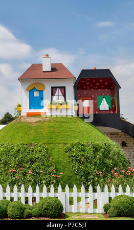 Die Kinder mit Krebs in Großbritannien. Herr Fröhlich Herr Sorge Hügel Garten in der RHS Hampton Court Flower Show 2018. London Stockfoto