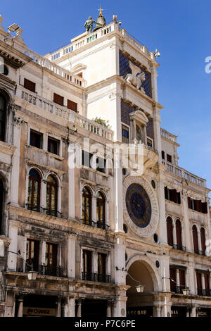 Venetsian St Marks clocktower in Venedig, Italien. Stockfoto