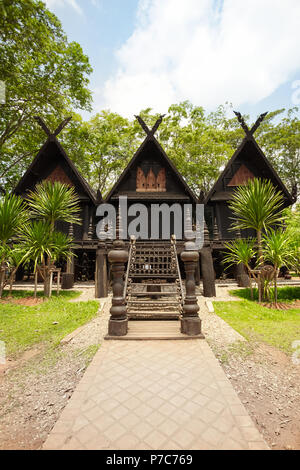 Chiang Rai, Thailand - 13. Mai 2018: Inside Spaziergang durch zu Baandam Museum oder Black House Museum von thawan Duchanee, dieses Museum ist eines der Reisen de Stockfoto